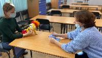 В «Школе волонтера» учат делать кукол для спектакля